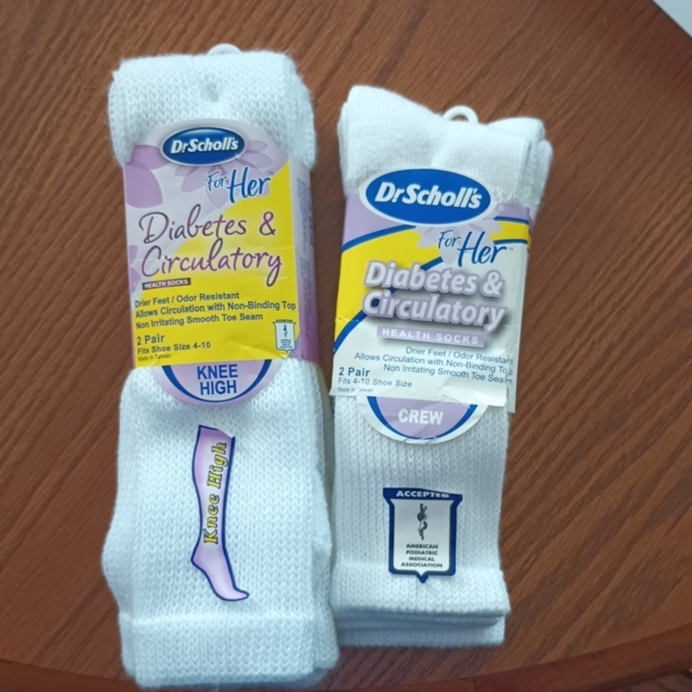 Dr. Scholl's Diabetic And Circulatory White Knee High and Crew Socks